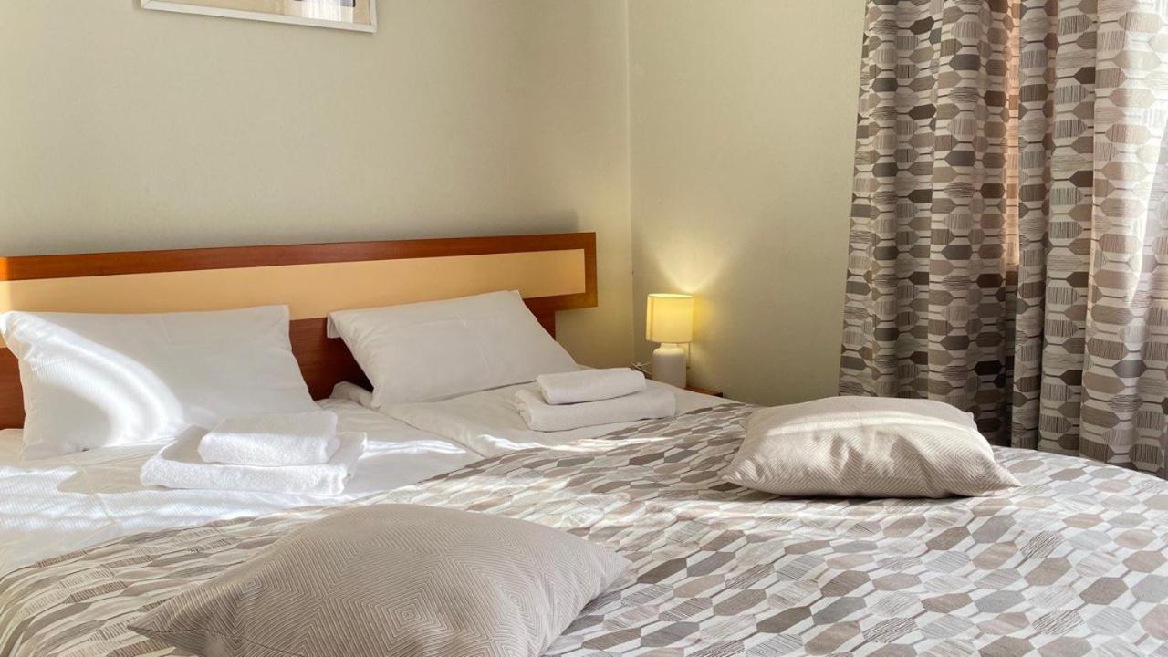Hotel Europa ตรุสคาเวตส์ ภายนอก รูปภาพ