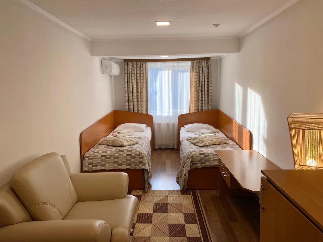 Hotel Europa ตรุสคาเวตส์ ภายนอก รูปภาพ