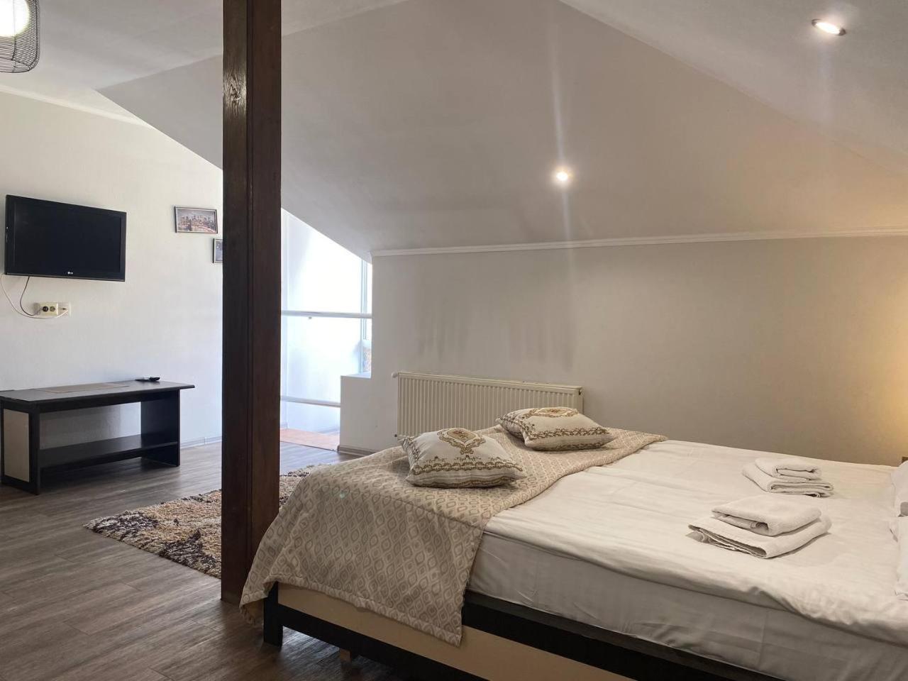 Hotel Europa ตรุสคาเวตส์ ภายนอก รูปภาพ