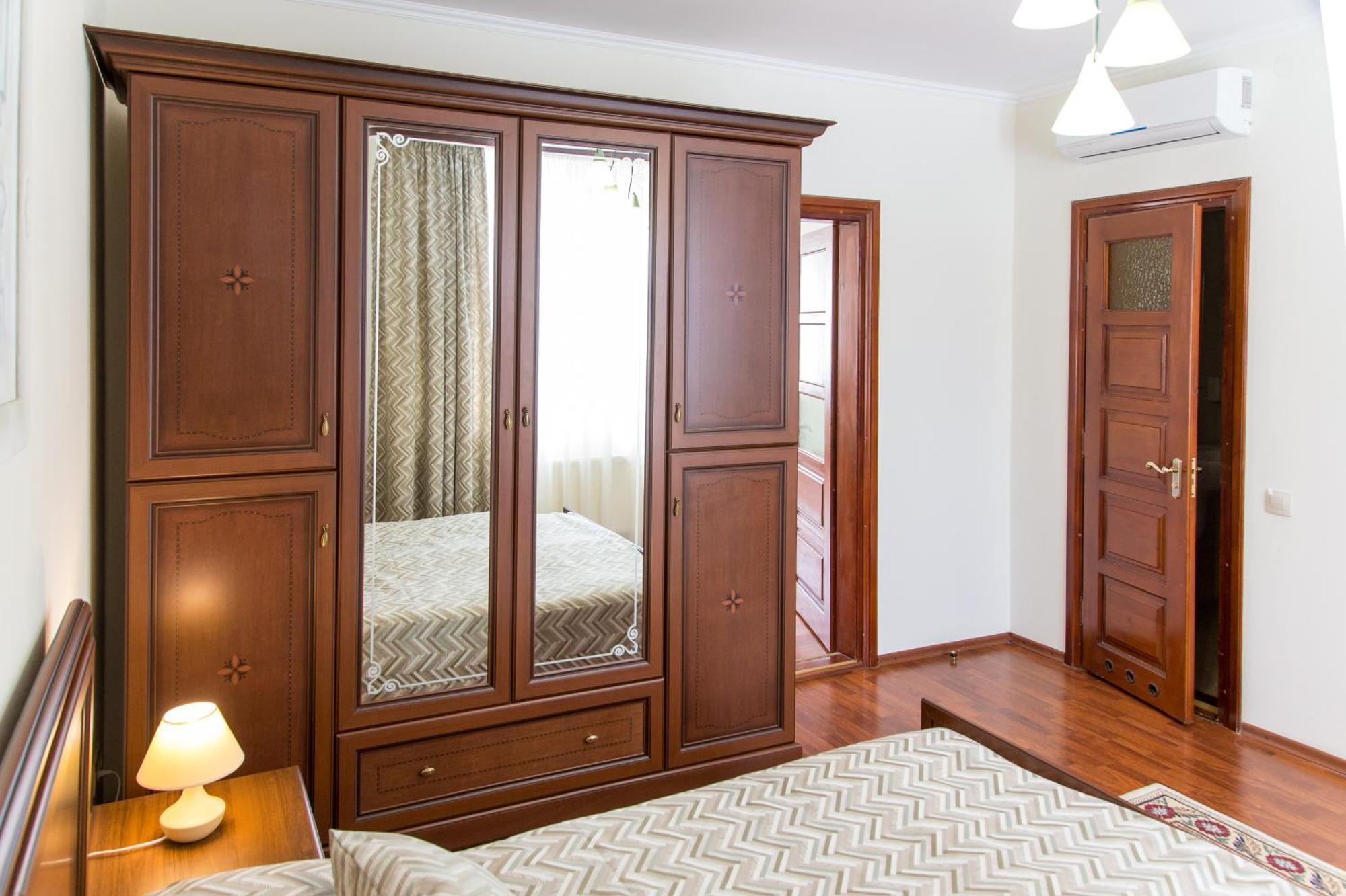 Hotel Europa ตรุสคาเวตส์ ภายนอก รูปภาพ