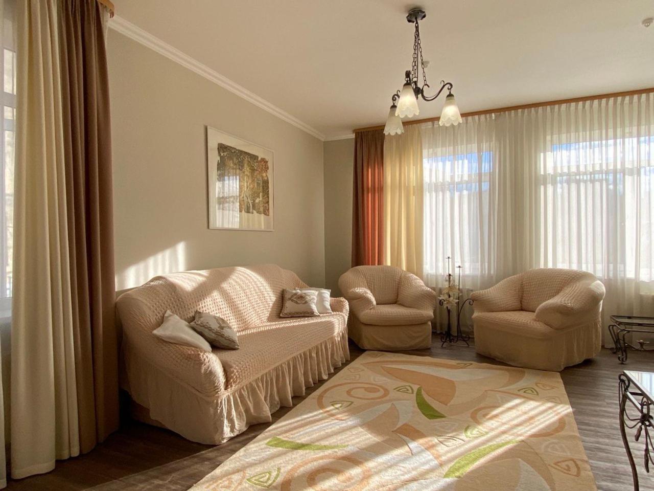 Hotel Europa ตรุสคาเวตส์ ภายนอก รูปภาพ