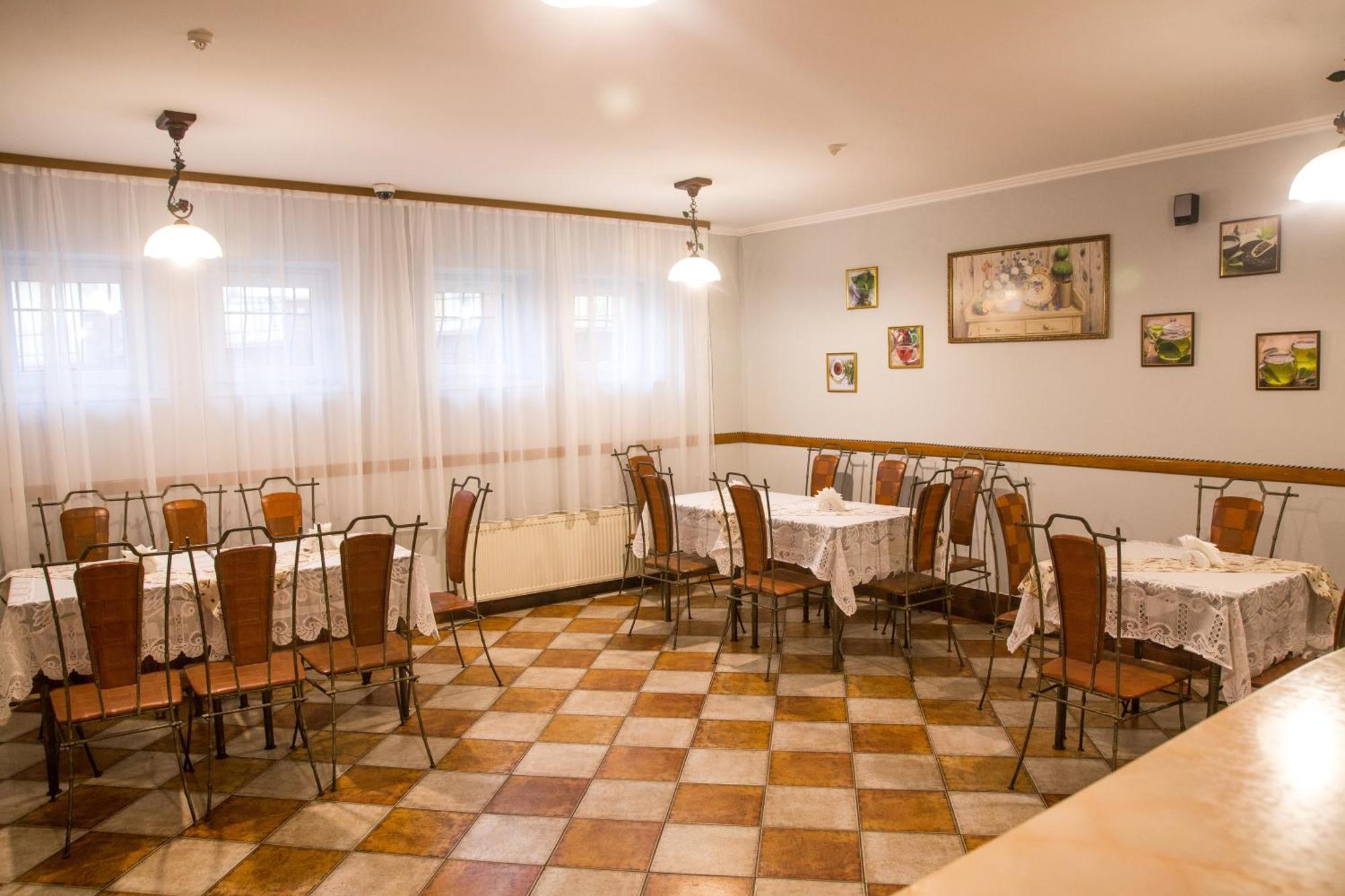 Hotel Europa ตรุสคาเวตส์ ภายนอก รูปภาพ